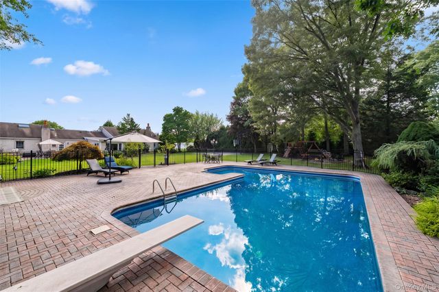 9 Elderwood Drive, Saint James, NY 11780