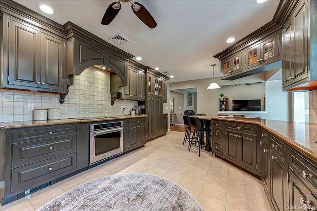9 Elderwood Drive, Saint James, NY 11780