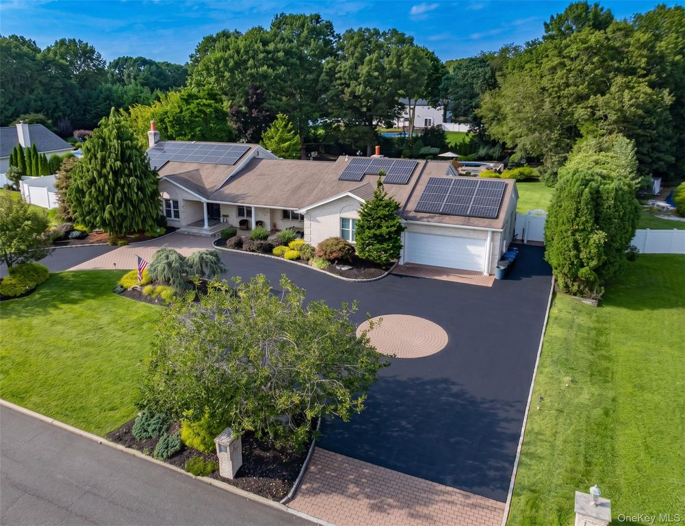 9 Elderwood Drive, Saint James, NY 11780