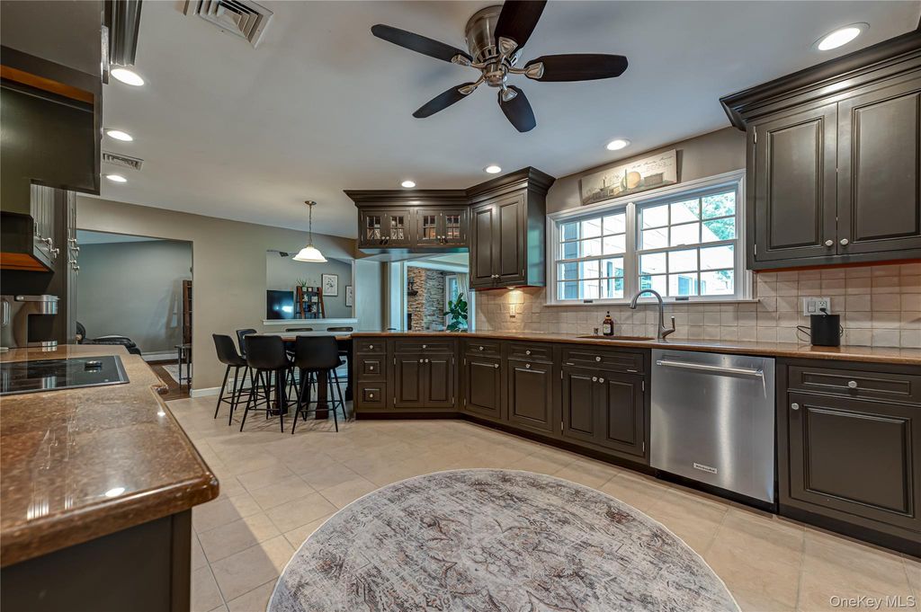 9 Elderwood Drive, Saint James, NY 11780 — photo 3