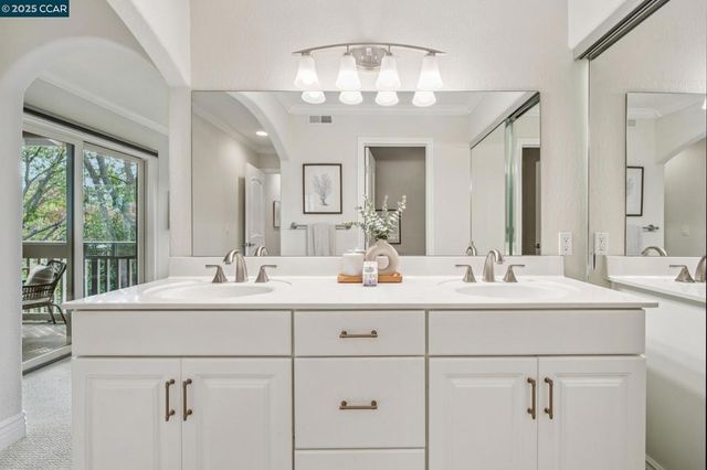 870 Terra California Dr 5, Walnut Creek, CA 94595