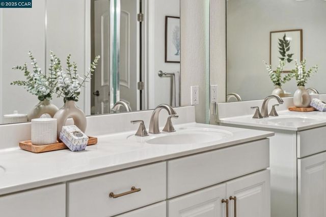 870 Terra California Dr 5, Walnut Creek, CA 94595