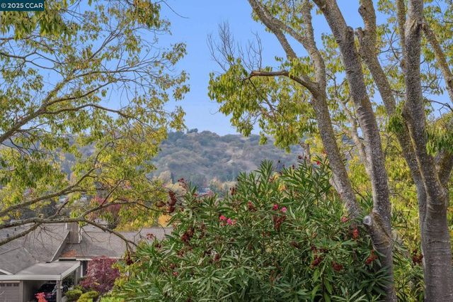 870 Terra California Dr 5, Walnut Creek, CA 94595