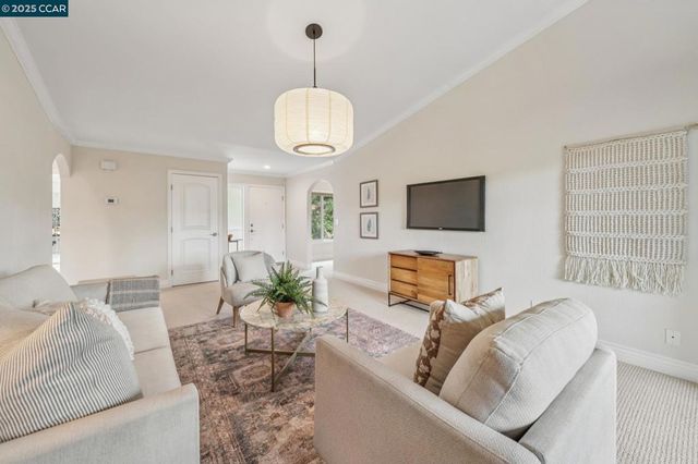 870 Terra California Dr 5, Walnut Creek, CA 94595