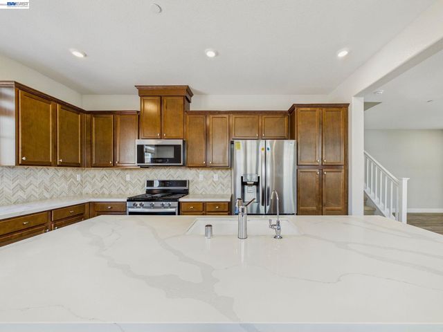 233 E Central Pkwy, Mountain House, CA 95391