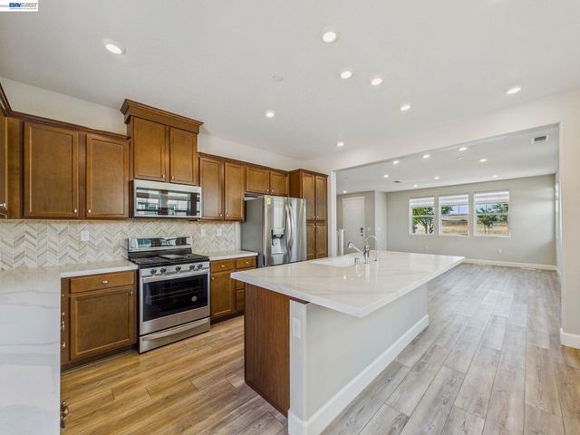 233 E Central Pkwy, Mountain House, CA 95391