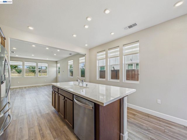 233 E Central Pkwy, Mountain House, CA 95391