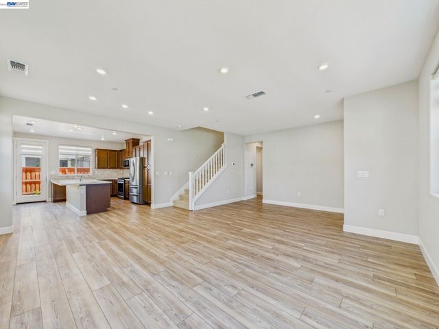 233 E Central Pkwy, Mountain House, CA 95391