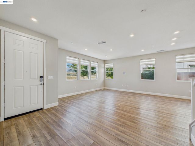 233 E Central Pkwy, Mountain House, CA 95391
