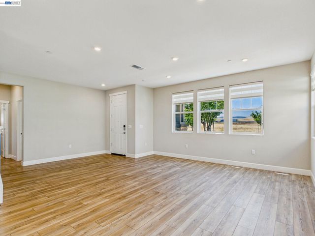233 E Central Pkwy, Mountain House, CA 95391