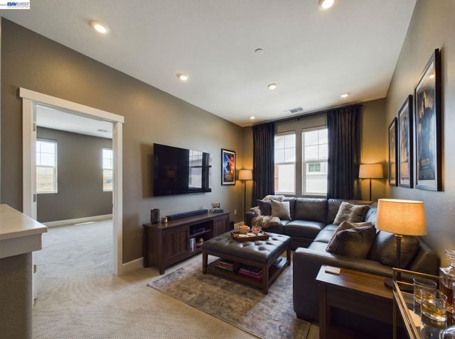 233 E Central Pkwy, Mountain House, CA 95391