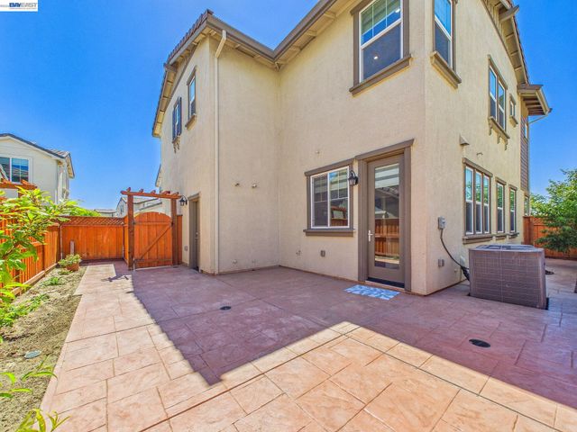 233 E Central Pkwy, Mountain House, CA 95391