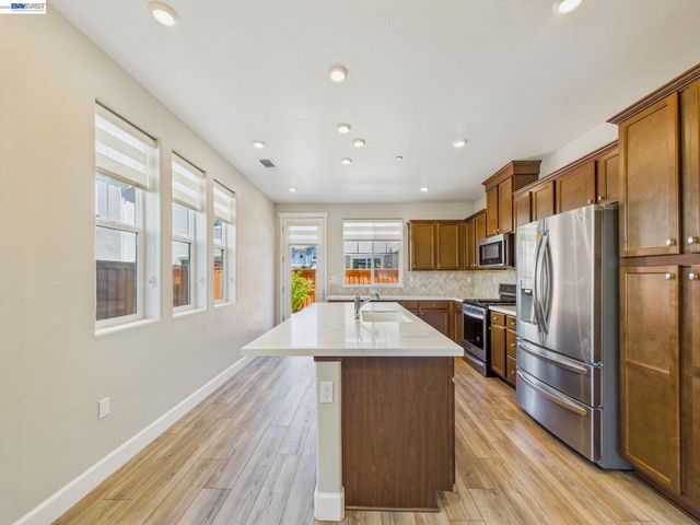 233 E Central Pkwy, Mountain House, CA 95391