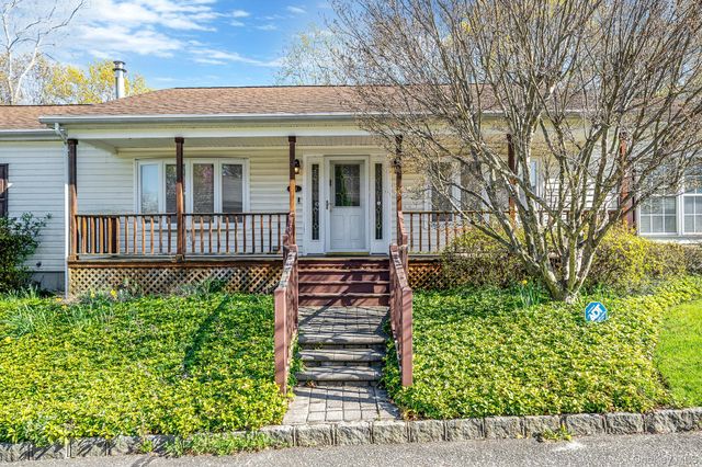 1407 Middle Road 253, Calverton, NY 11933