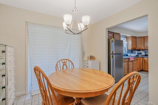 1407 Middle Road 253, Calverton, NY 11933