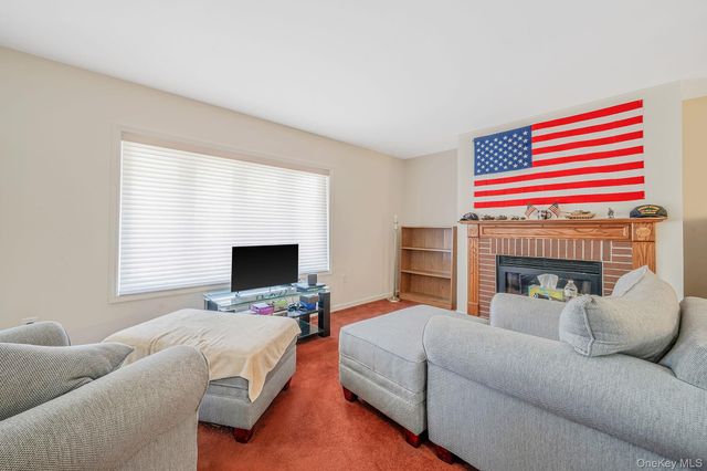 1407 Middle Road 253, Calverton, NY 11933
