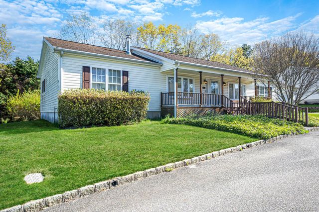 1407 Middle Road 253, Calverton, NY 11933