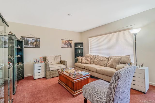 1407 Middle Road 253, Calverton, NY 11933