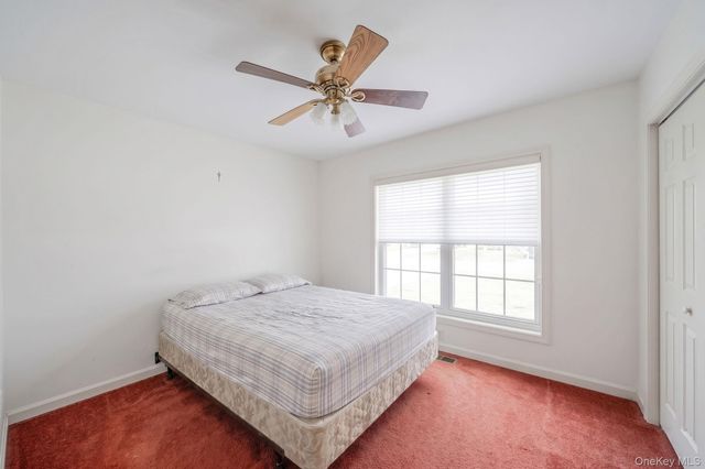 1407 Middle Road 253, Calverton, NY 11933