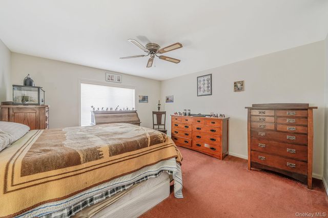 1407 Middle Road 253, Calverton, NY 11933