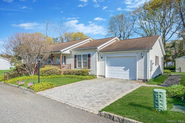 1407 Middle Road 253, Calverton, NY 11933
