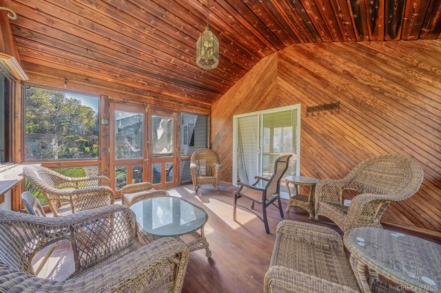 1407 Middle Road 253, Calverton, NY 11933