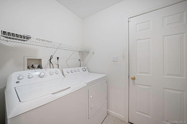 1407 Middle Road 253, Calverton, NY 11933