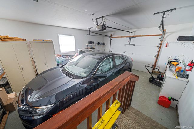 1407 Middle Road 253, Calverton, NY 11933
