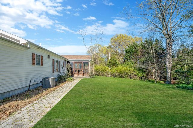 1407 Middle Road 253, Calverton, NY 11933