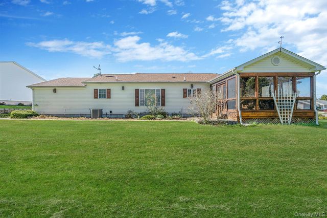 1407 Middle Road 253, Calverton, NY 11933