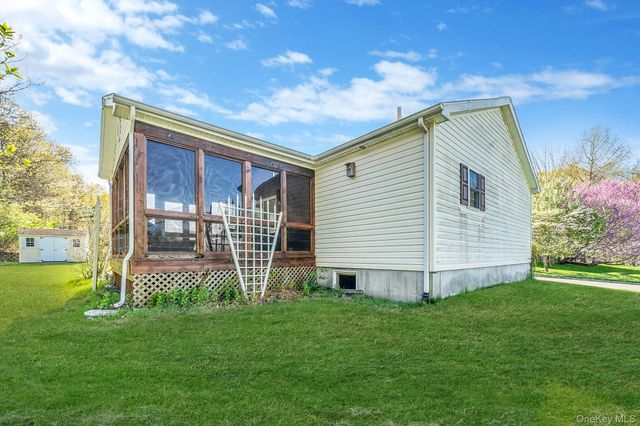 1407 Middle Road 253, Calverton, NY 11933