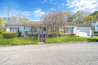 1407 Middle Road 253, Calverton, NY 11933