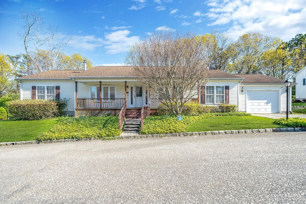 1407 Middle Road 253, Calverton, NY 11933