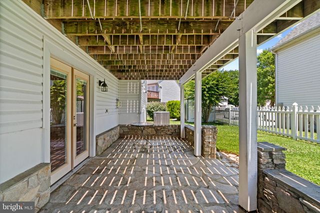 12 SNUG LAGOON CT, Baltimore, MD 21220