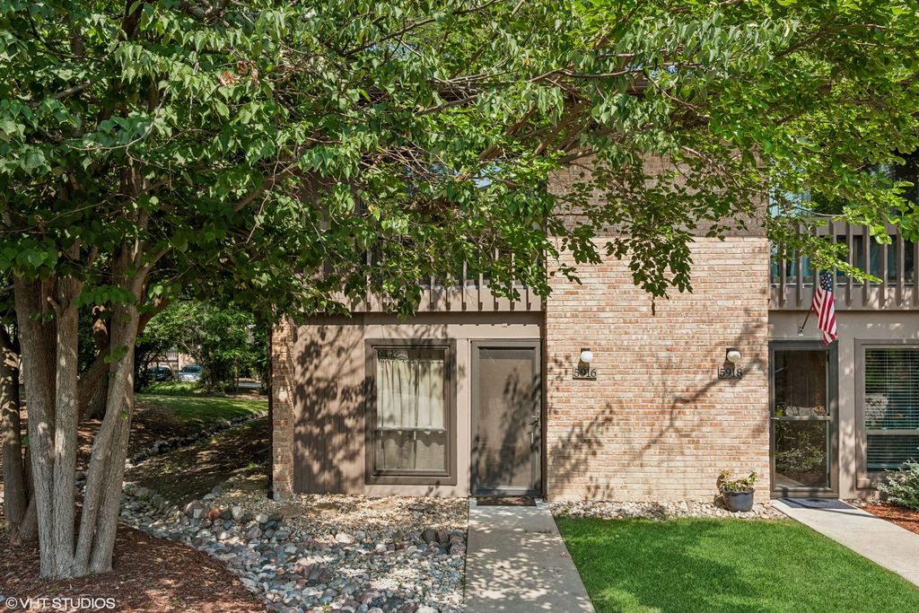 5916 Meadow Drive 149-A, Lisle, IL 60532