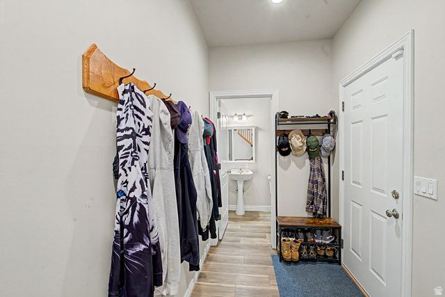 1366 FOX POINTE DR, Kaysville, UT 84037