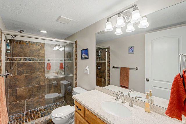 1366 FOX POINTE DR, Kaysville, UT 84037