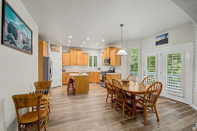 1366 FOX POINTE DR, Kaysville, UT 84037