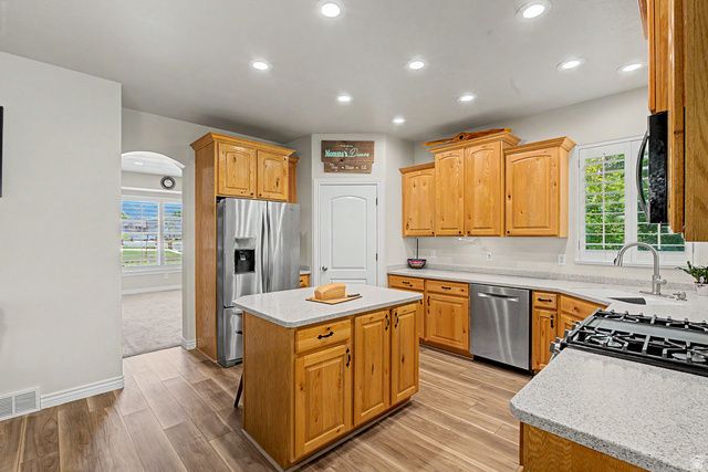 1366 FOX POINTE DR, Kaysville, UT 84037