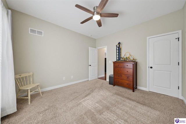 358 Vineland Place Drive, Vine Grove, KY 40175