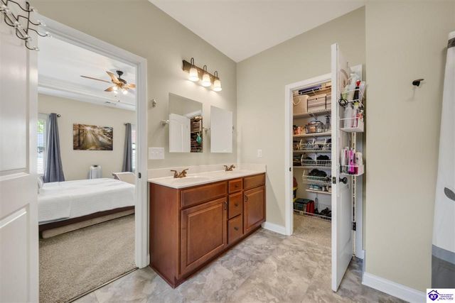 358 Vineland Place Drive, Vine Grove, KY 40175