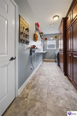 358 Vineland Place Drive, Vine Grove, KY 40175