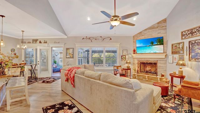 336 Kingdom Blvd, Lindale, TX 75771