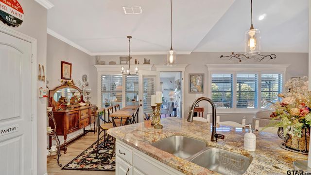 336 Kingdom Blvd, Lindale, TX 75771