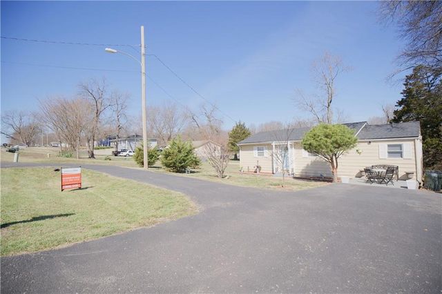 215 E Mary Street, Lansing, KS 66043