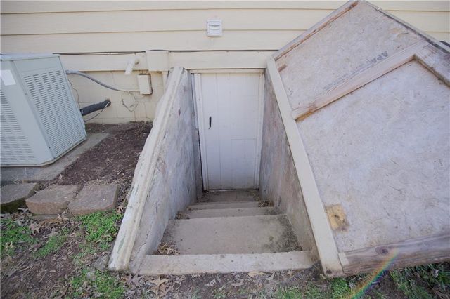 215 E Mary Street, Lansing, KS 66043