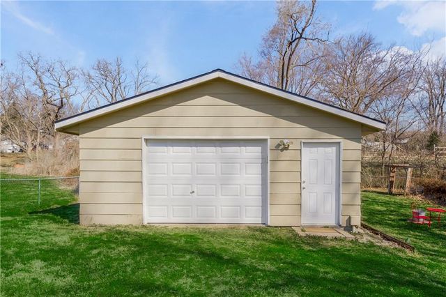 215 E Mary Street, Lansing, KS 66043