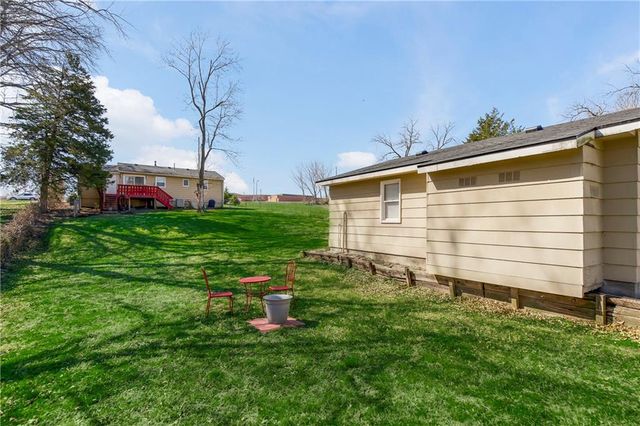 215 E Mary Street, Lansing, KS 66043