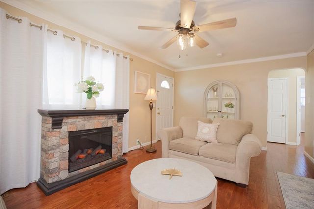 215 E Mary Street, Lansing, KS 66043