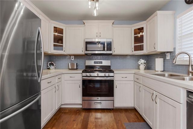 215 E Mary Street, Lansing, KS 66043